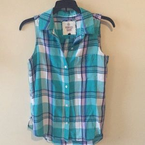 Sleeveless shirt